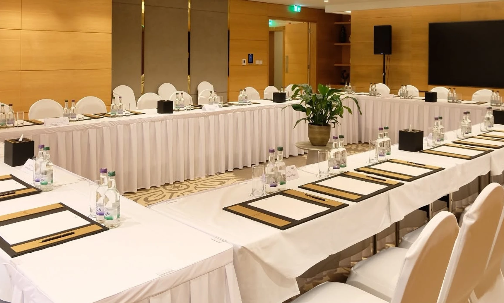 Dusit Hotel & Suites  Doha