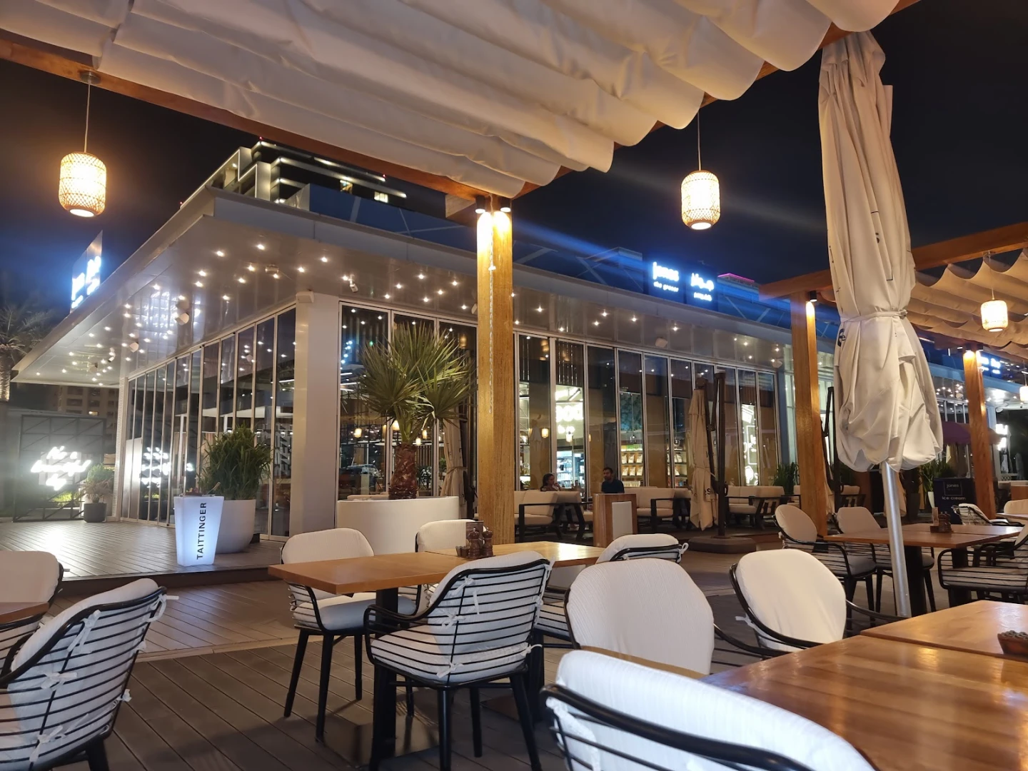 Jones the Grocer The Palm Jumeirah outdoor seating, Dubai evening ambiance.