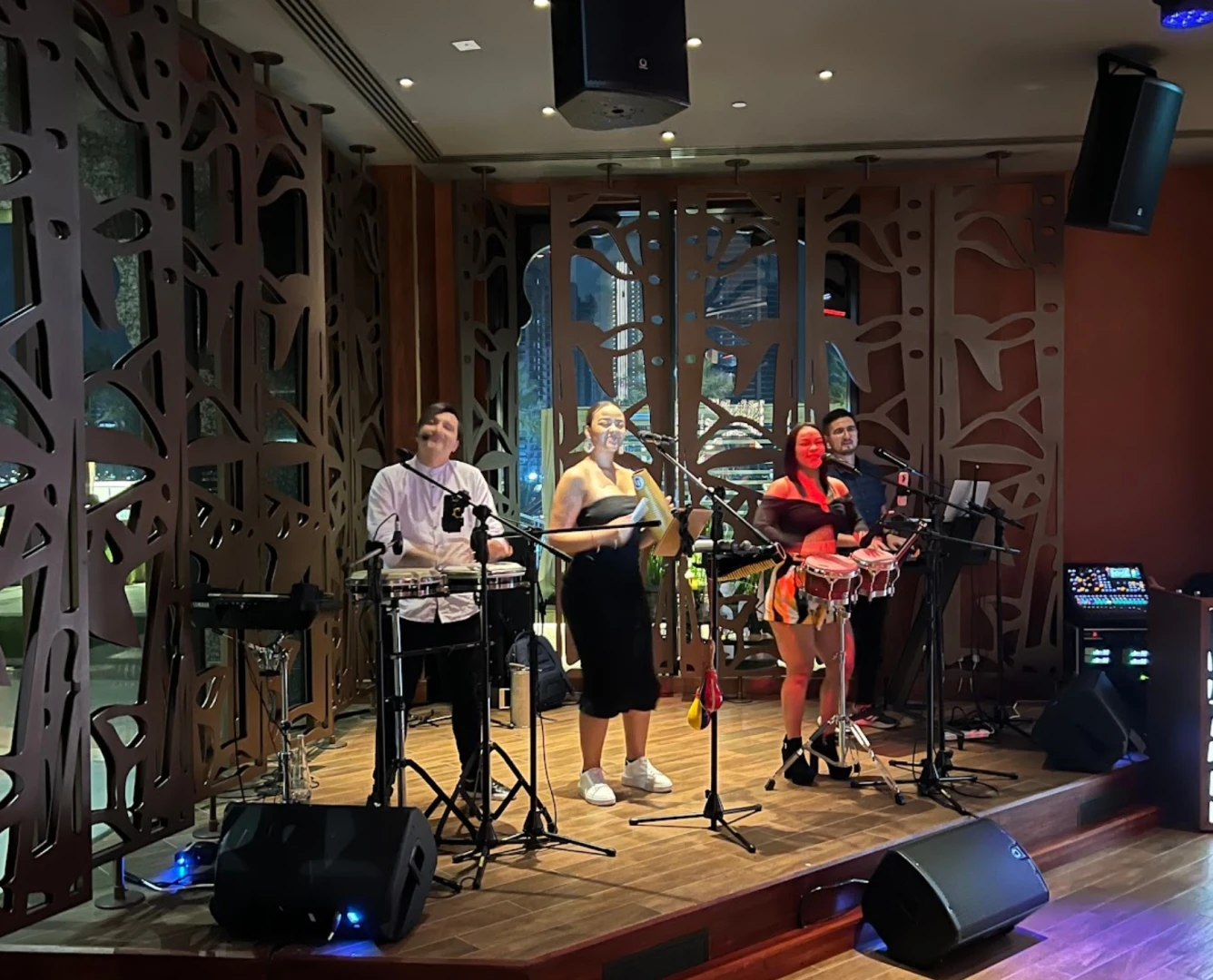 Live band performing at Trader Vic's Palm Jumeirah, Dubai venue.