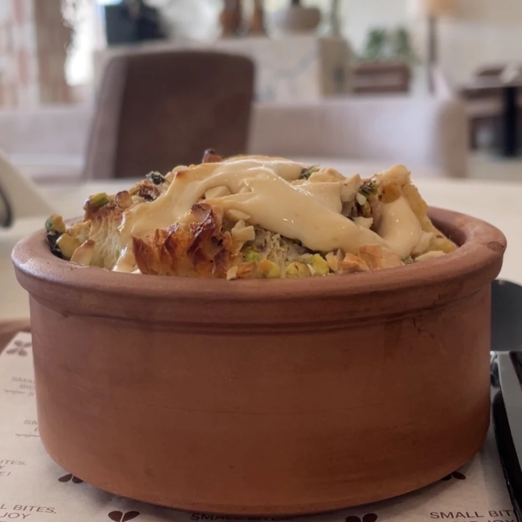 Apple Coffee shop Al Qurayyat