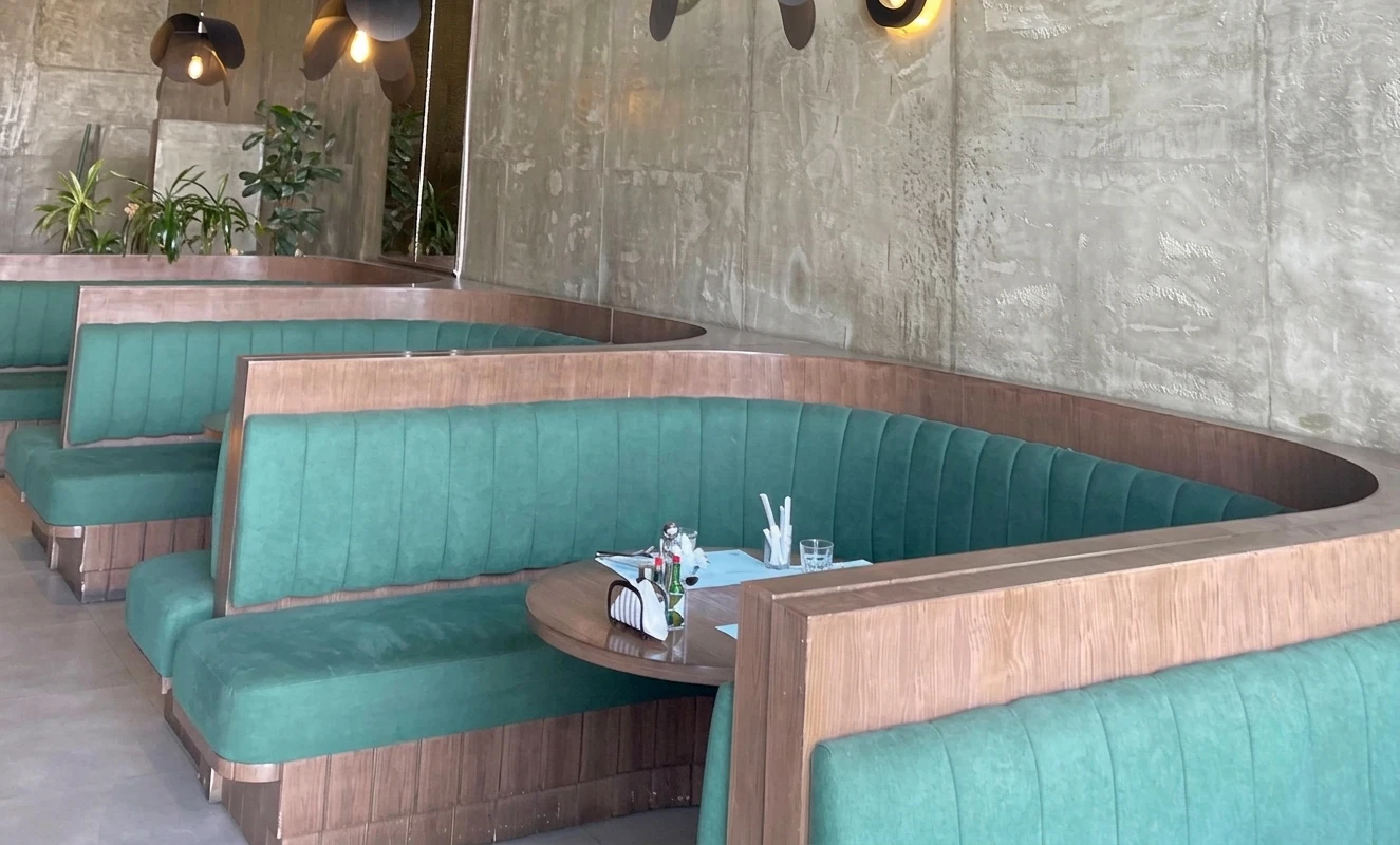 Ly Restaurant Hail