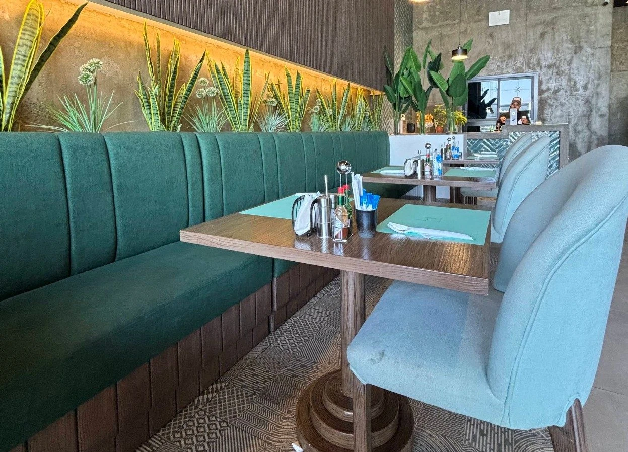 Ly Restaurant Hail