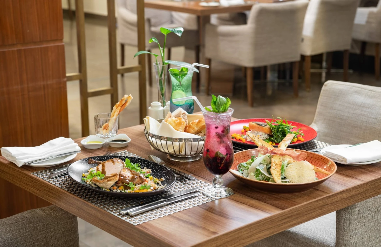 Bay La Sun Hotel & Marina's Seasons KAEC