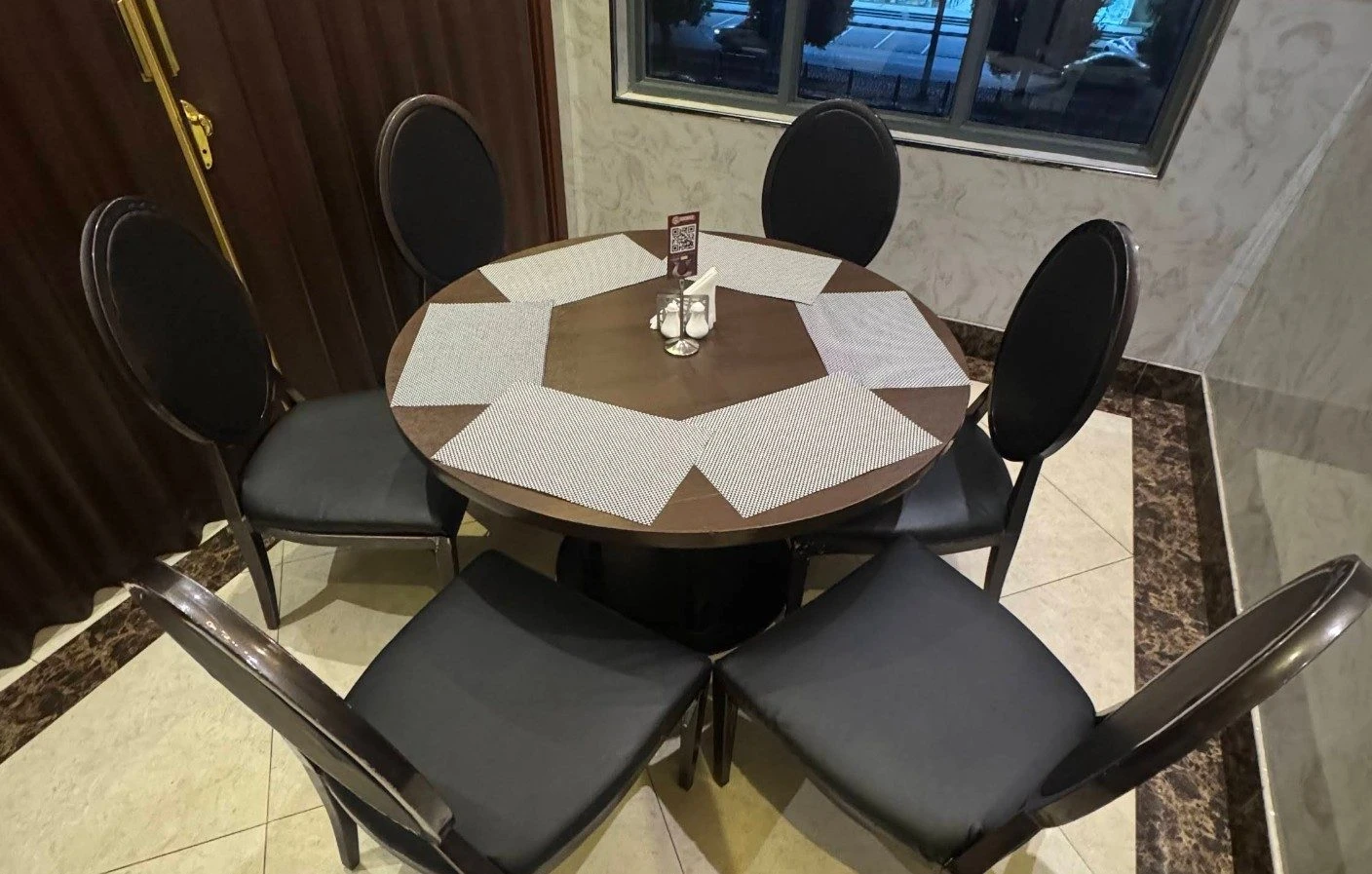 Seeneez Restaurant Mekkah