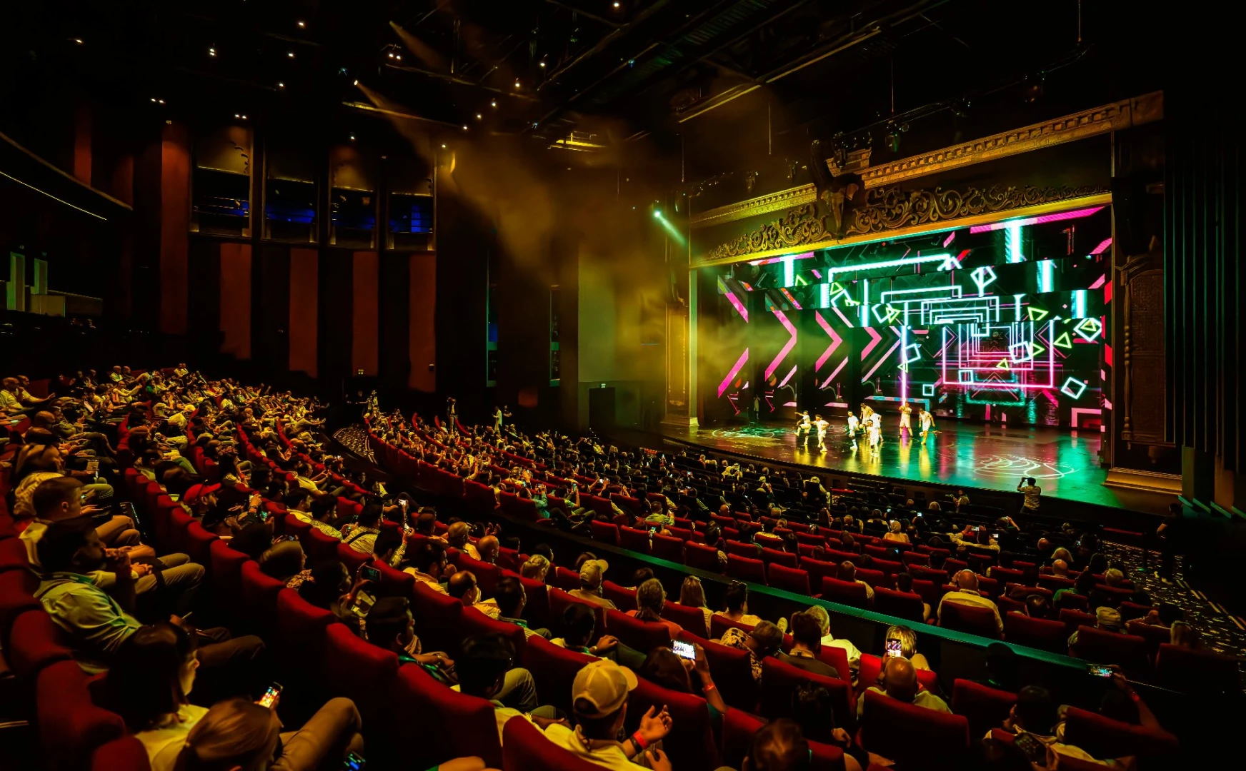 Raj Mahal Theater