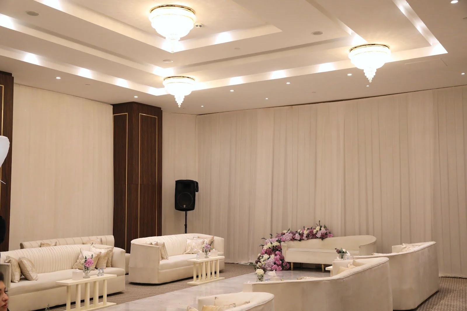 Elegant event seating with floral arrangements at Holiday Inn Riyadh al Malaz, Riyadh.